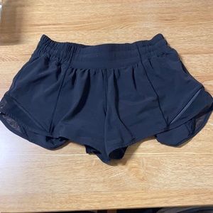 Lululemon Hotty Hot Low-Rise Short 2.5"